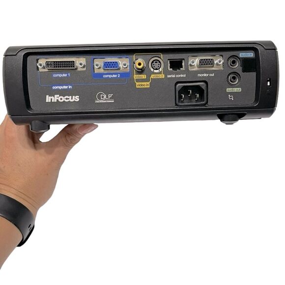 InFocus IN32 DLP LCD Projector with Carry Case - Picture 4 of 15